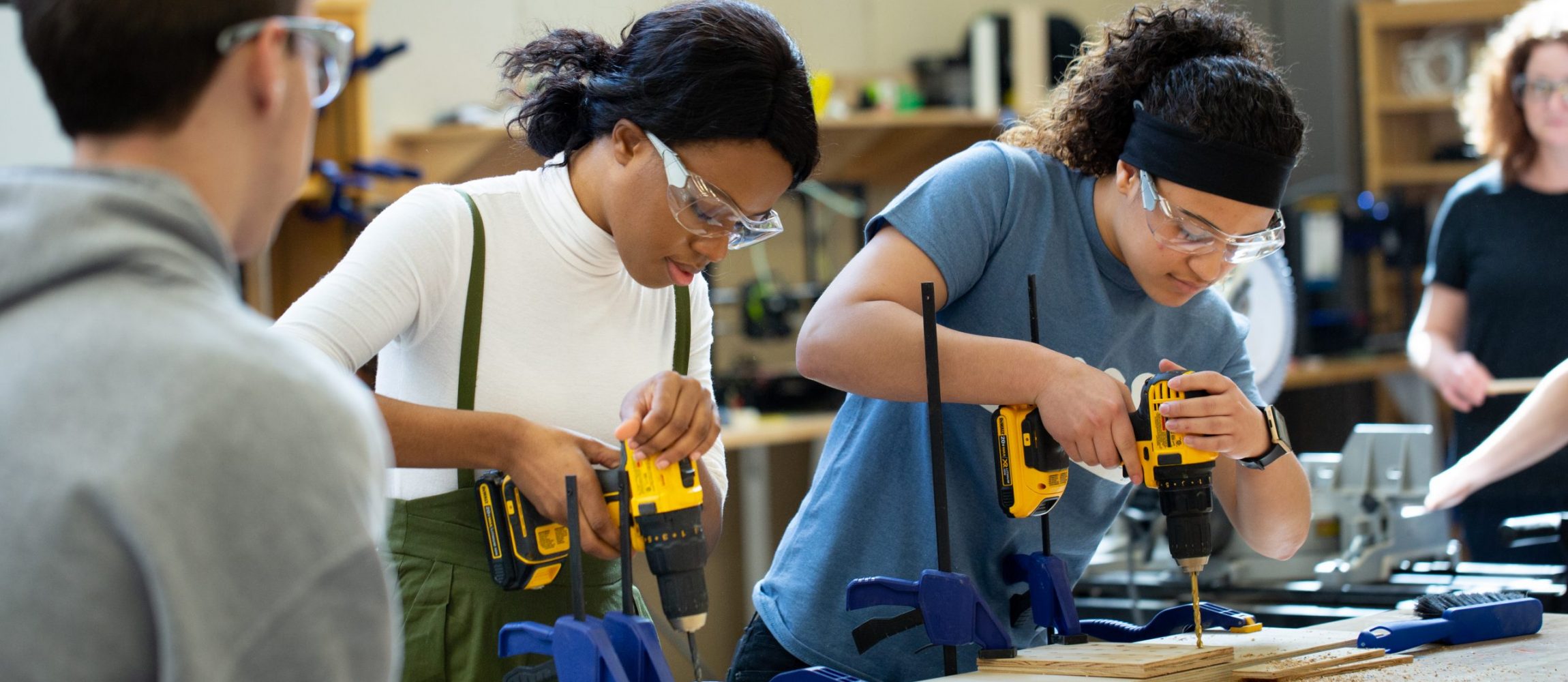 Women_Making_255